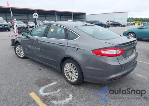 2013 Ford Fusion Energi Titanium z USA, uszkodzony, nr VIN 3FA6P0SU4DR285304